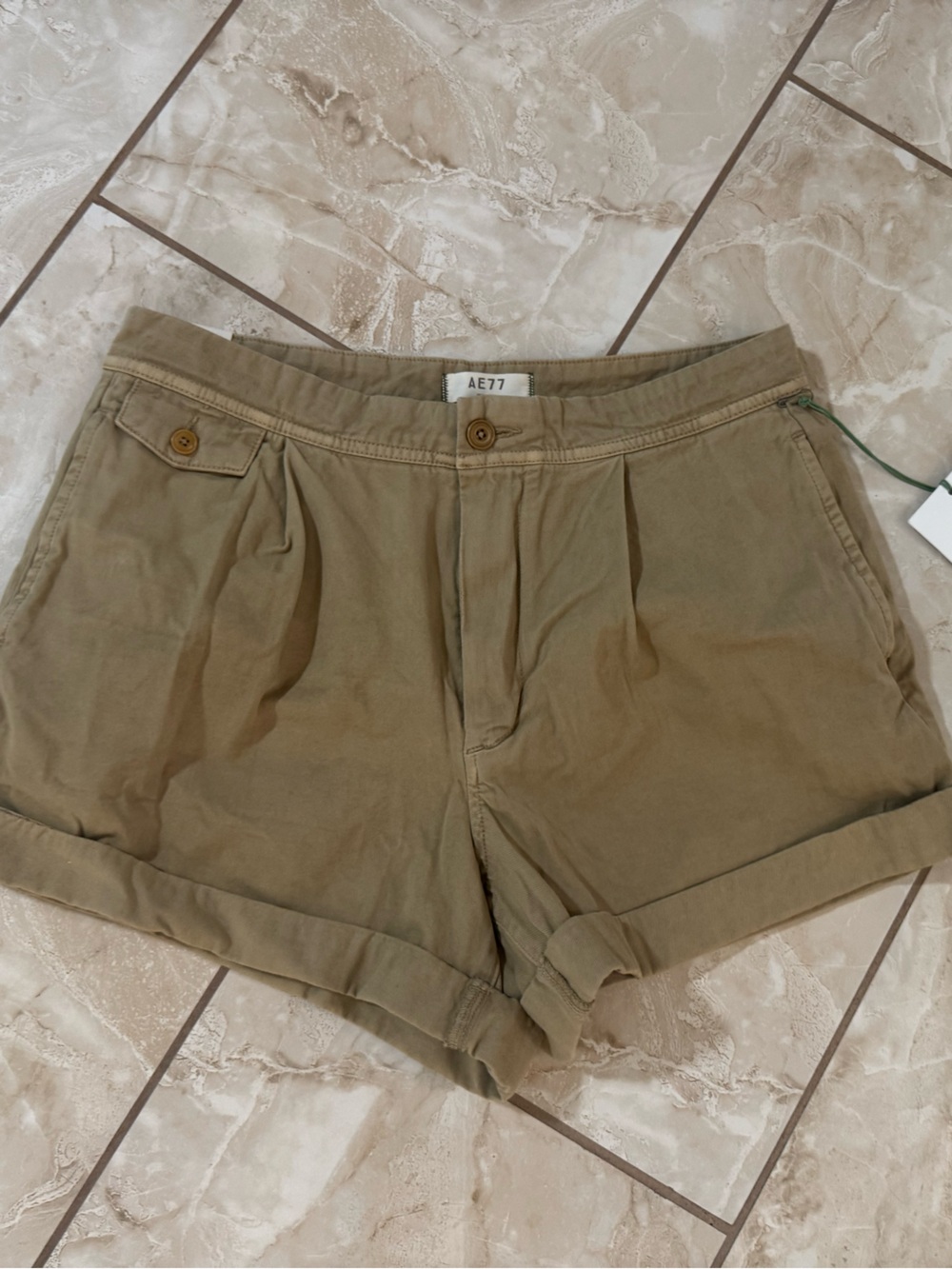 American Eagle NWT Khaki shorts